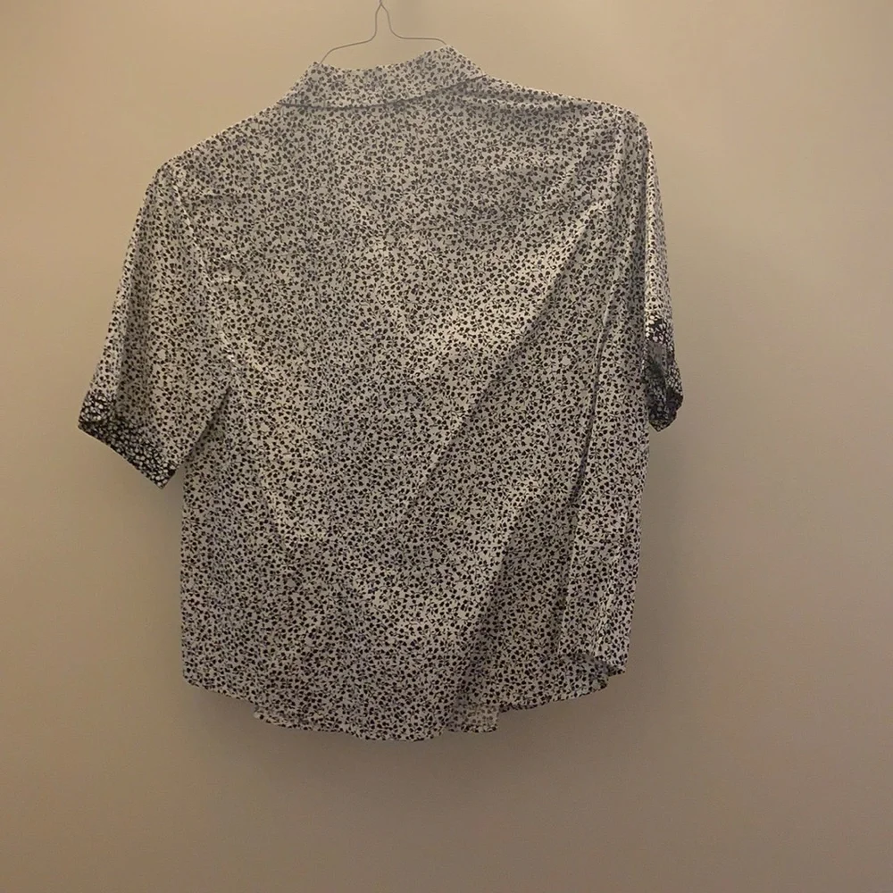 Talbots Petite Womens Button-Down Short Sleeve Floral Top Medium - Picture 2 of 6